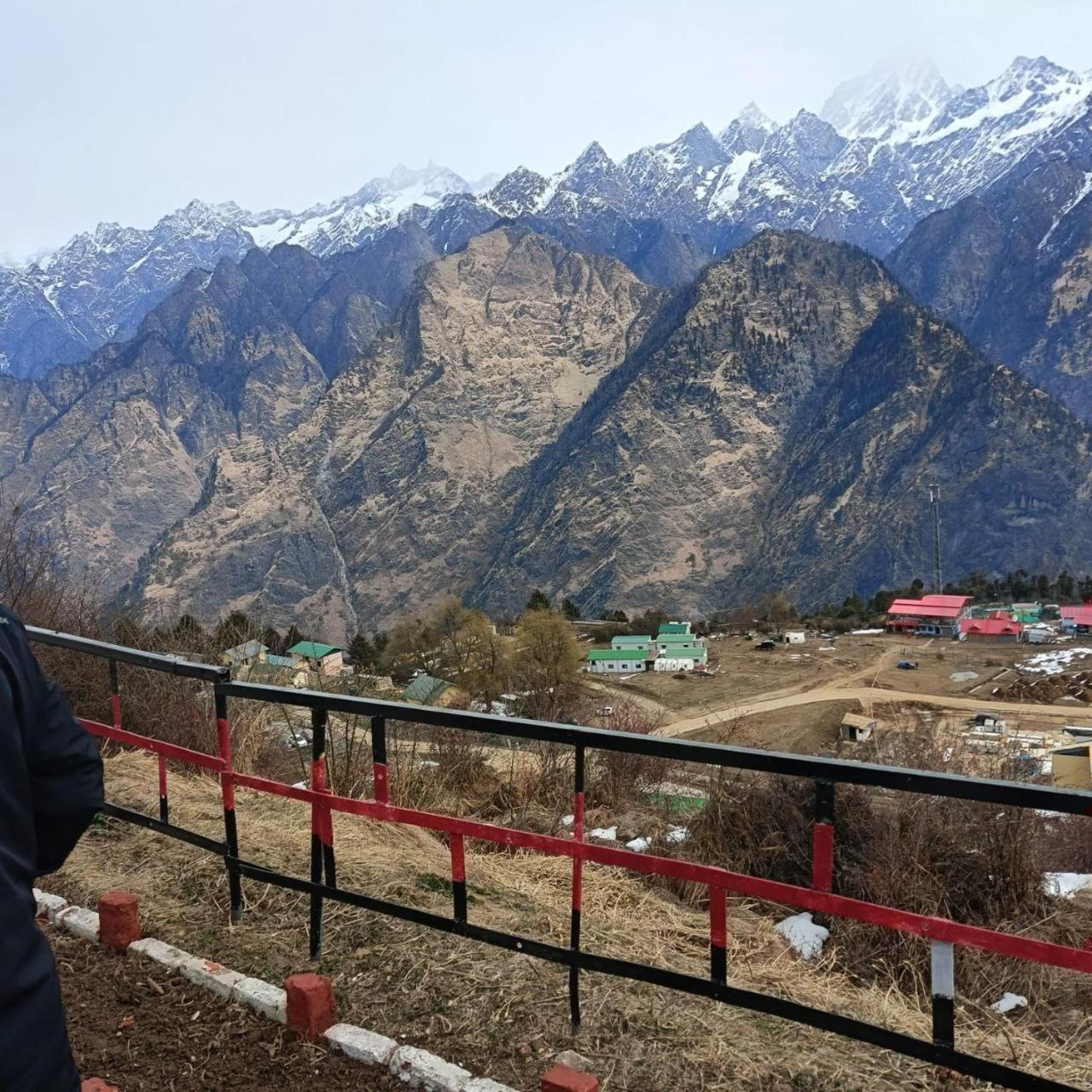 Nanda Devi Stays Joshīmath Buitenkant foto
