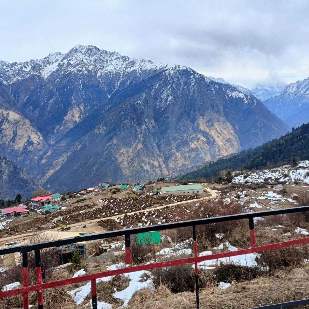 Nanda Devi Stays Joshīmath Buitenkant foto