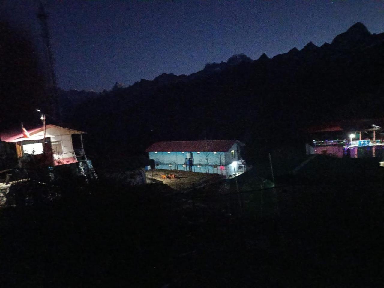 Nanda Devi Stays Joshīmath Buitenkant foto