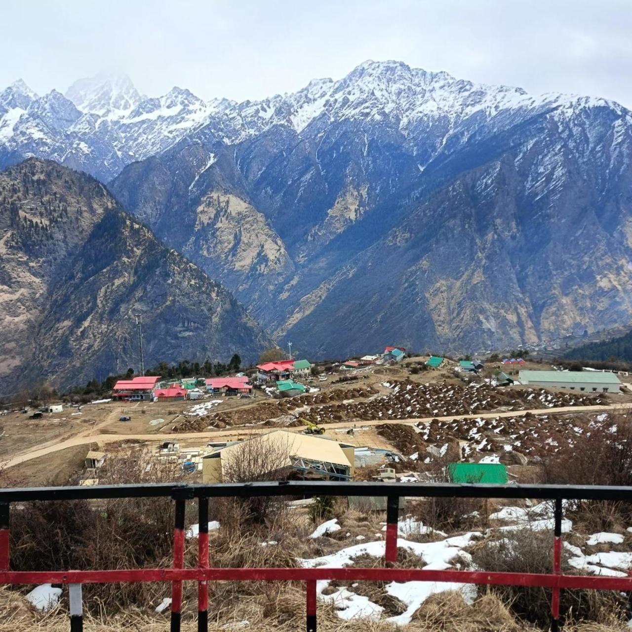 Nanda Devi Stays Joshīmath Buitenkant foto