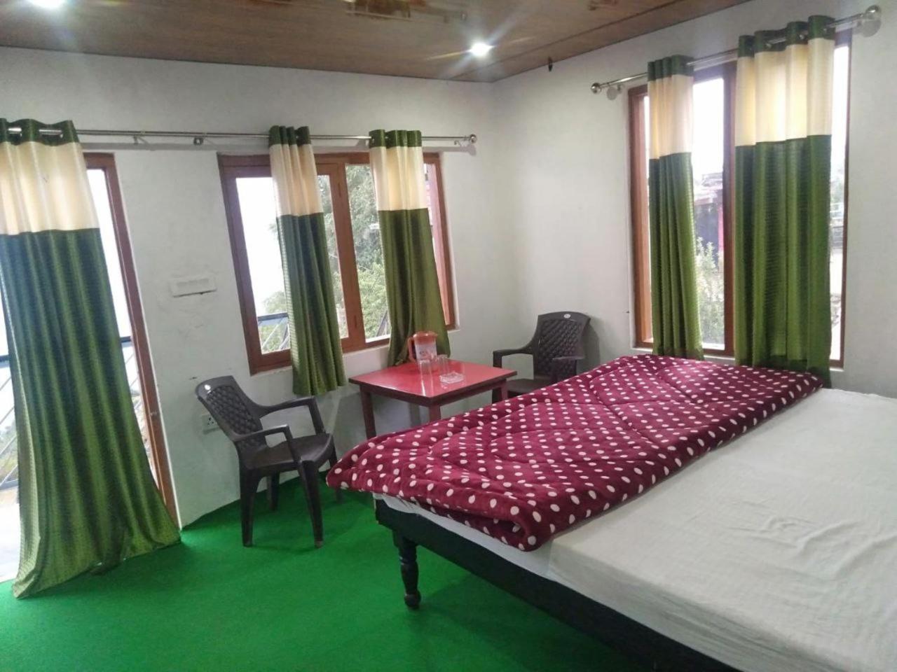 Nanda Devi Stays Joshīmath Buitenkant foto